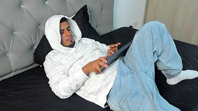 Kiltrohot online show from February 7, 1:24 am