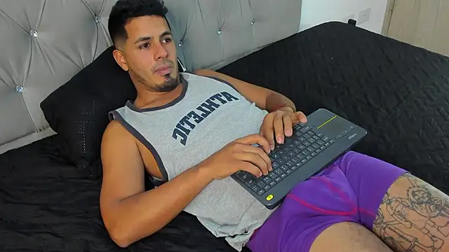 Kiltrohot online show from February 8, 1:33 am