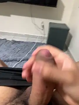 jhon01605 online show from April 2, 9:00 pm