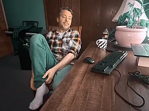 chrisw8140 online show from April 19, 12:10 am