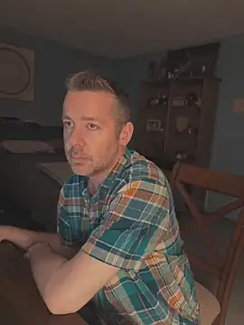 chrisw8140 online show from May 17, 4:09 am