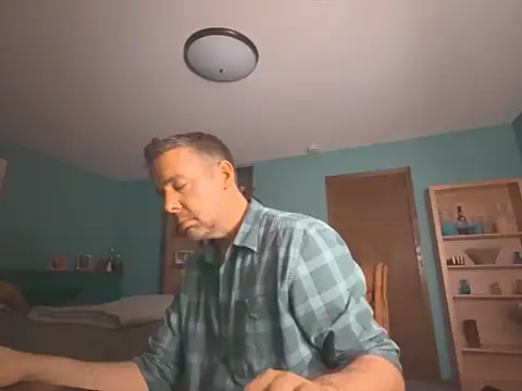 chrisw8140 online show from June 12, 5:17 am