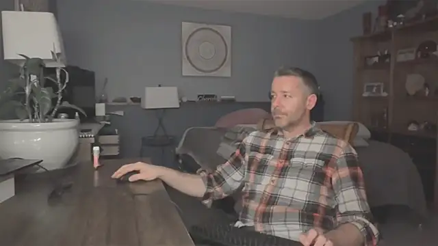 chrisw8140 online show from May 1, 4:38 am
