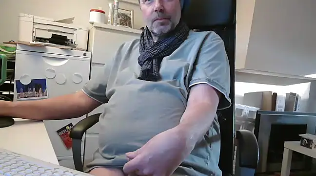 liveoncam2004 online show from March 19, 4:24 pm