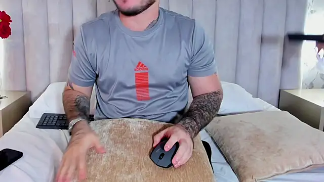 Lizz and Kush online show from February 4, 4:18 am