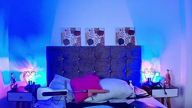 Ethan Briggs  online show from May 13, 3:36 am