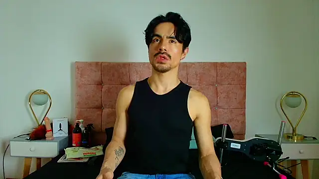 Ethan Briggs  online show from May 7, 3:50 am