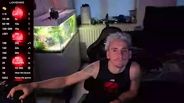 Rayzel White online show from April 27, 7:08 pm