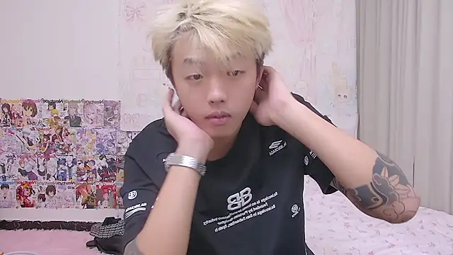 Chocolates-001 online show from April 28, 11:48 am