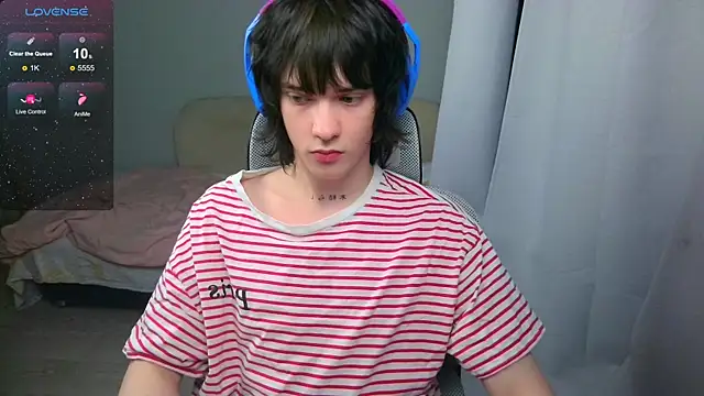 LeonBoykisser online show from May 10, 5:47 pm