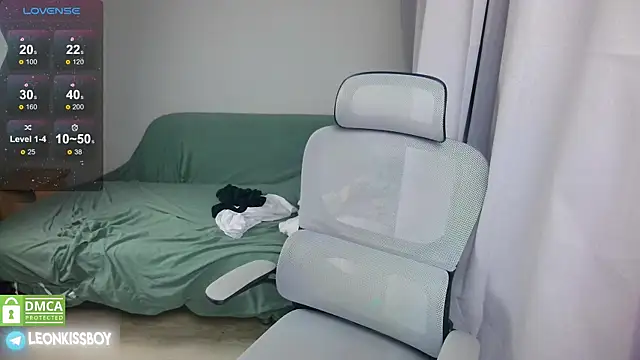 LeonBoykisser online show from April 23, 7:38 pm