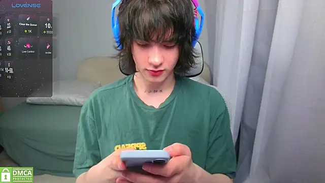 LeonBoykisser online show from May 18, 6:34 pm