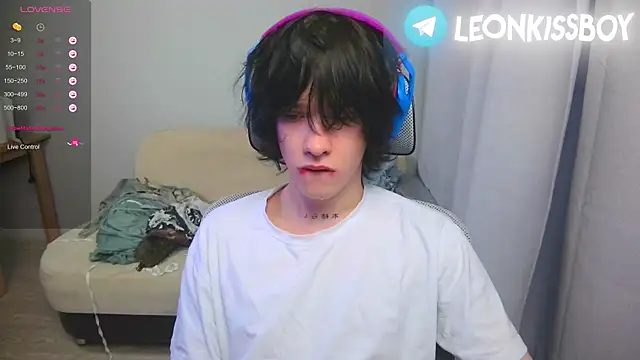 LeonBoykisser online show from April 10, 12:50 am