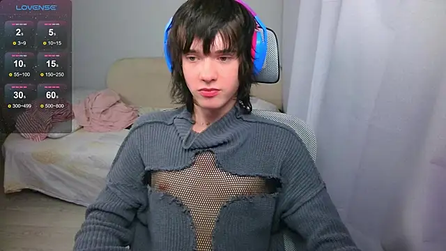 LeonBoykisser online show from May 12, 7:33 pm