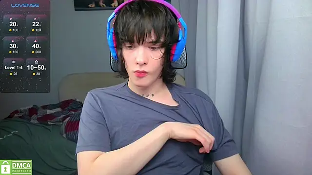 LeonBoykisser online show from May 19, 10:05 pm