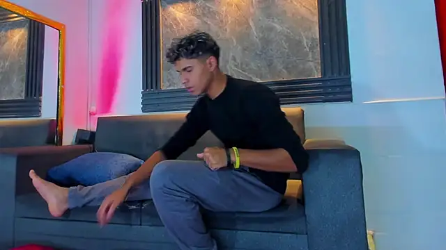 Axelgreyder online show from March 1, 2:33 am