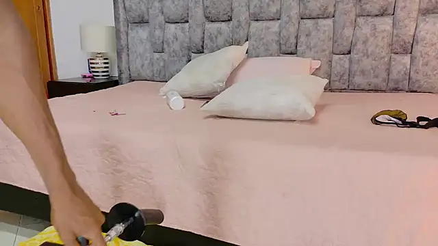 samirths boy  online show from April 24, 9:06 pm