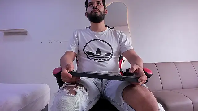 LucasBeaumont online show from February 2, 1:52 pm