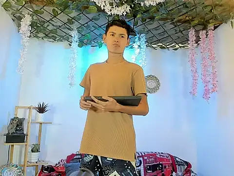 Milanhot2006 online show from February 1, 1:54 pm