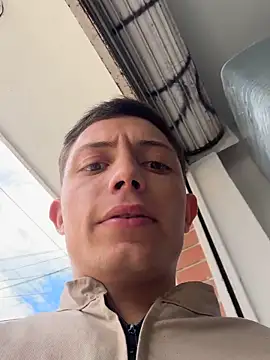 santiObrero online show from April 24, 7:05 pm