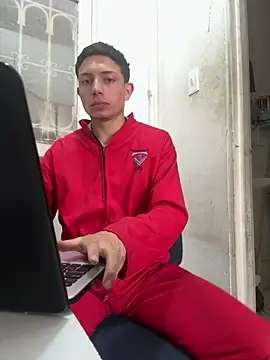 santiObrero online show from May 8, 9:04 pm