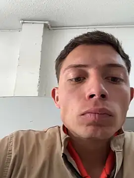 santiObrero online show from May 14, 4:27 pm