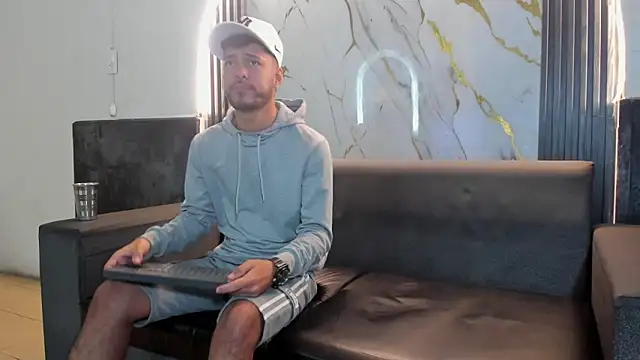 Angel Villareal online show from March 15, 5:26 am