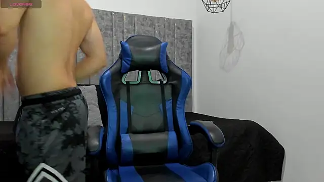 Calvin Hunter online show from April 21, 2:04 am