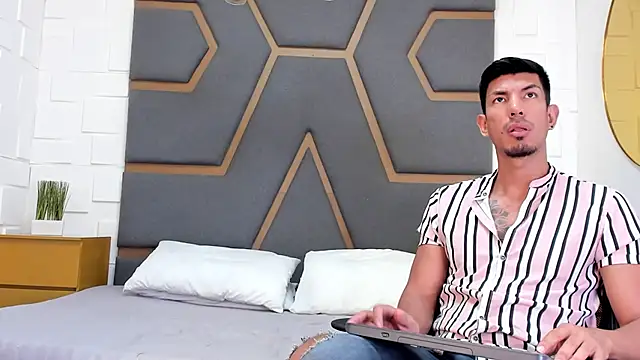 JustinAndTiago25 online show from February 17, 12:31 am