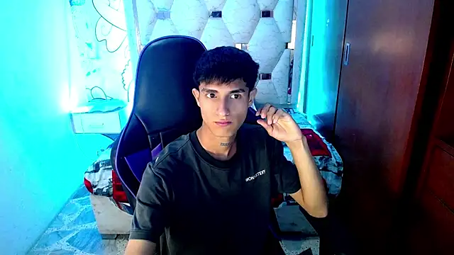 Akyra latinn online show from March 30, 9:27 pm