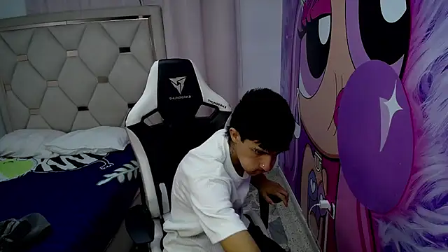 Akyra latinn online show from February 3, 1:27 pm