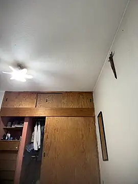 Jleonardolr online show from April 5, 1:40 pm