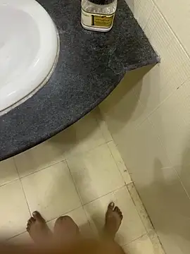 priyansh92924 online show from April 13, 10:32 pm