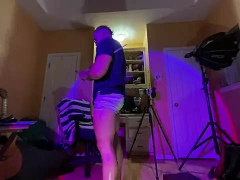 daddydonkey84 online show from June 13, 4:43 am