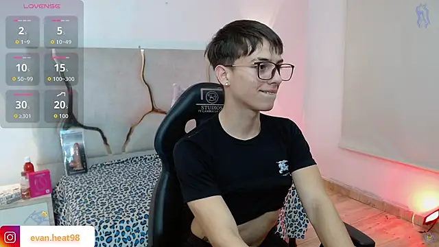 EVAN TAY online show from February 24, 3:29 am