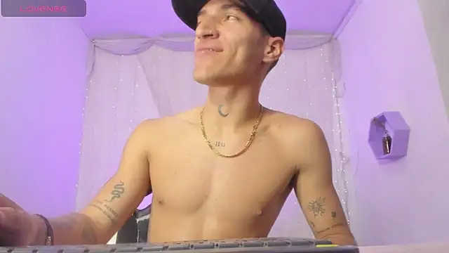 dantefriore  online show from February 2, 7:55 pm