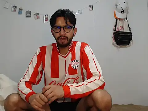 thomass1018 online show from June 3, 4:23 pm