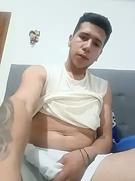 Andrew18ramirez online show from February 16, 6:00 am