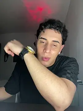 Snapshot of Maximuz1920 chatting on March 12, 2:19 am Maximuz1920 online show from March 12, 2:19 am