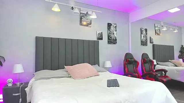 Raphael Nyon online show from March 14, 3:57 am