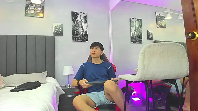 Raphael Nyon online show from March 13, 3:47 am