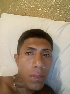 Moreee2000 online show from April 9, 7:36 am