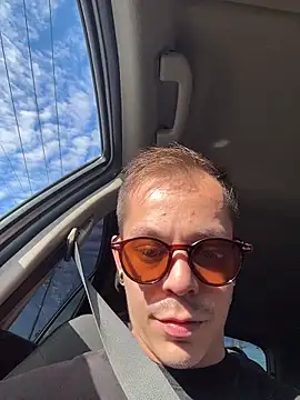 AxelMuller online show from April 2, 12:46 pm