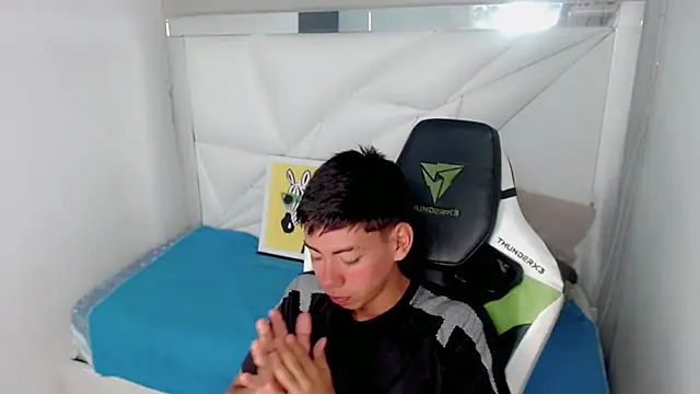 Liarr  online show from February 9, 7:51 pm