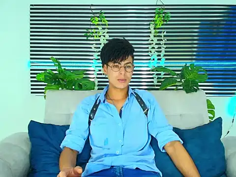 ThiiagoSaeenz online show from February 2, 1:30 pm