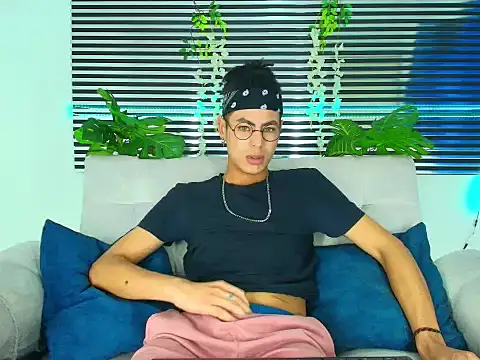 ThiiagoSaeenz online show from February 3, 2:33 pm