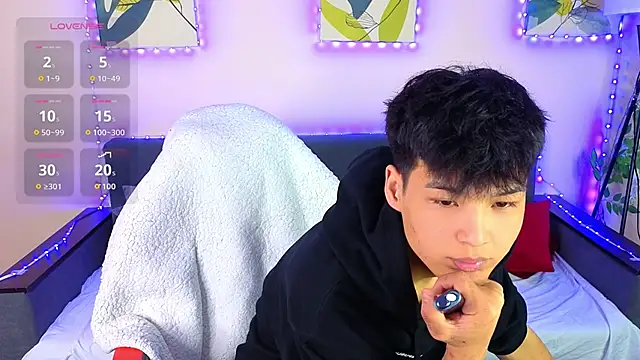 XanneLL online show from March 15, 4:13 pm