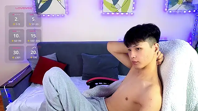 XanneLL online show from March 8, 8:02 pm