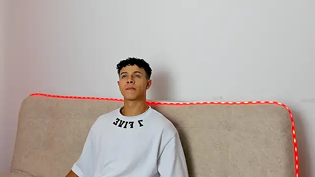  Alex Colton online show from May 8, 9:59 pm