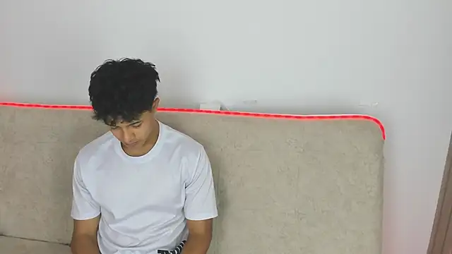  Alex Colton online show from April 14, 10:20 pm